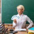 Jak obliczyć trzynastkę dla nauczyciela zgodnie z przepisami?