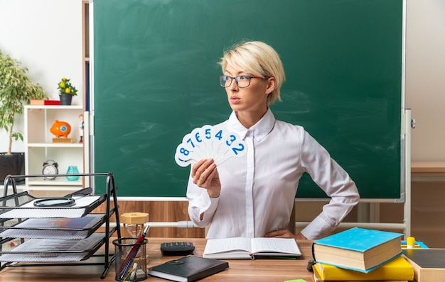 Jak obliczyć trzynastkę dla nauczyciela zgodnie z przepisami?