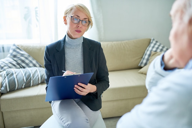 Jak znaleźć psychiatrę który wypisze zwolnienie lekarskie?