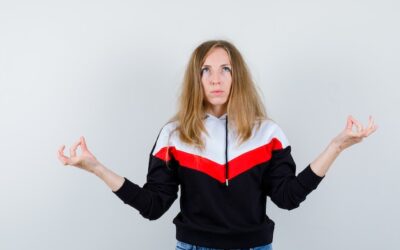 Pewna siebie kobieta – czym się charakteryzuje i skąd bierze się ta cecha?