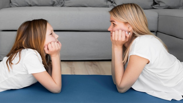 Jak radzić sobie z niską samooceną bez pomocy psychologa?