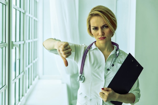 Do jakiego lekarza zgłosić się z parestezjami?