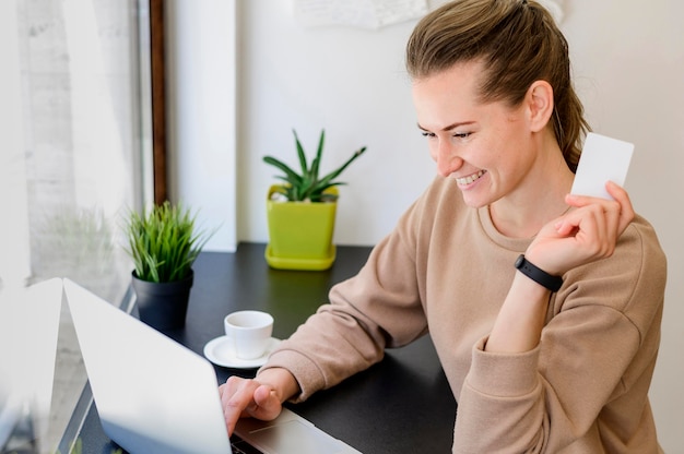 Jak sprawdzić dostępne dni urlopu w systemie kadrowym?