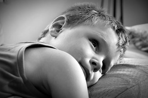 Jak rozpoznać objawy depresji dziecięcej u swojego dziecka?